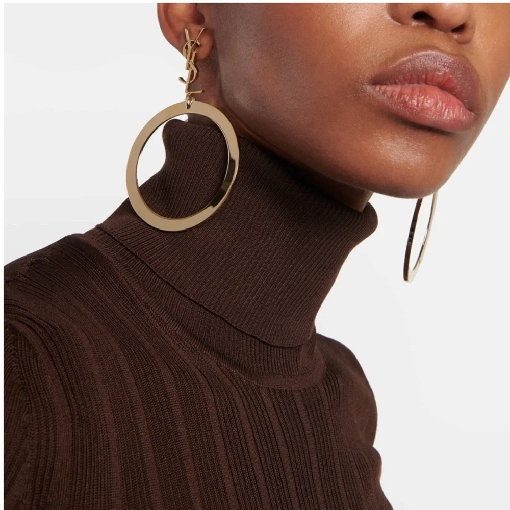 SAINT LAURENT Cassandra YSL logo hoop earrings - Picture 2 of 5